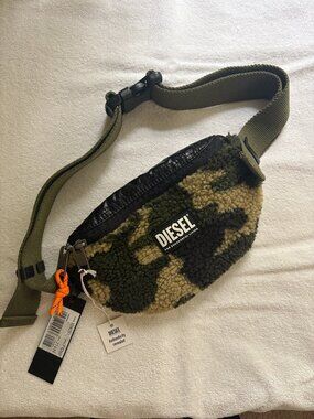 FAIRFOX Man: Belt bag in camouflage faux shearling Diesel